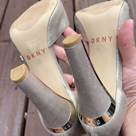 DKNY ankle strap heels - Picture 3 of 6